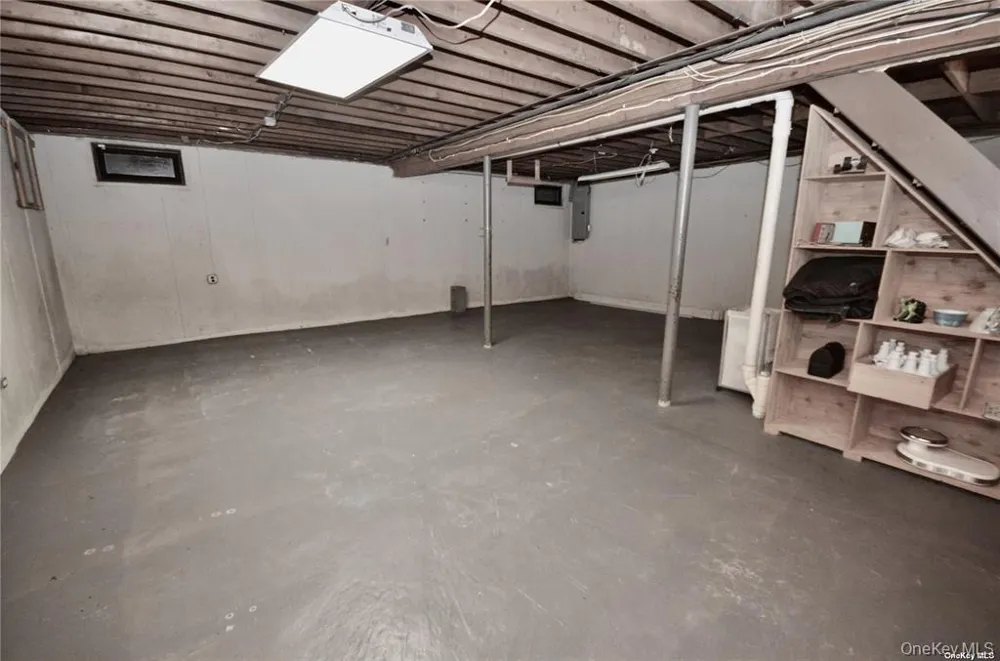 111 Fleets Cove Road Huntington, NY 11743