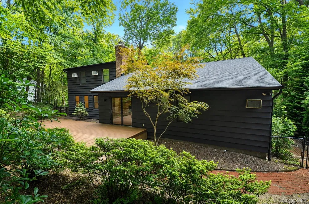 111 Fleets Cove Road Huntington, NY 11743