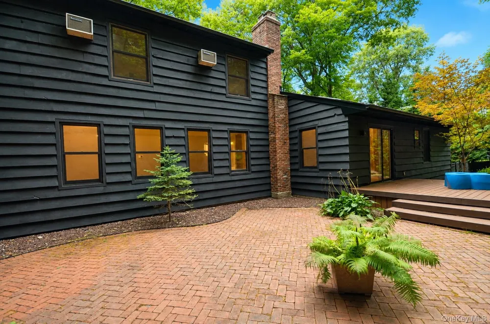 111 Fleets Cove Road Huntington, NY 11743