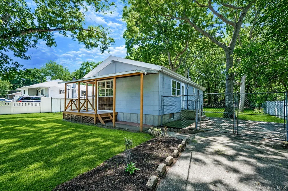 66 Norfleet Lane Coram, NY 11727