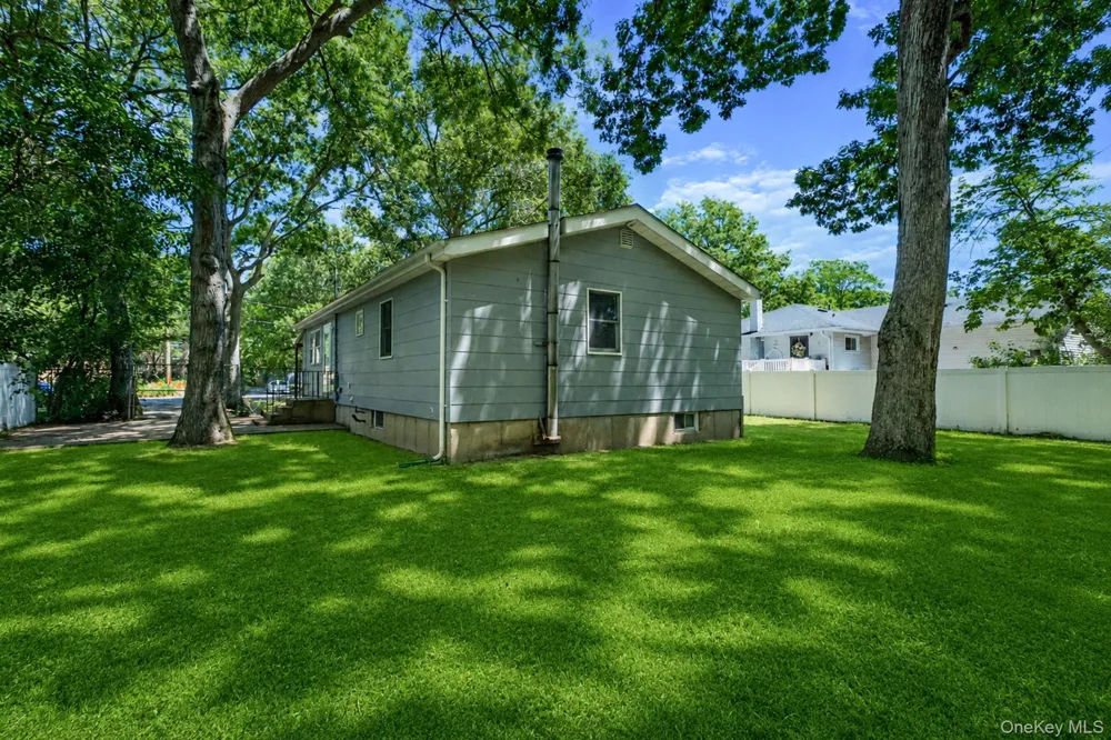 66 Norfleet Lane Coram, NY 11727