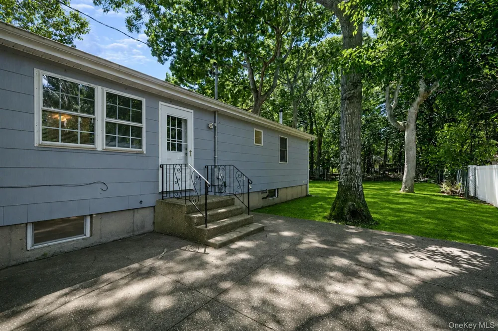 66 Norfleet Lane Coram, NY 11727