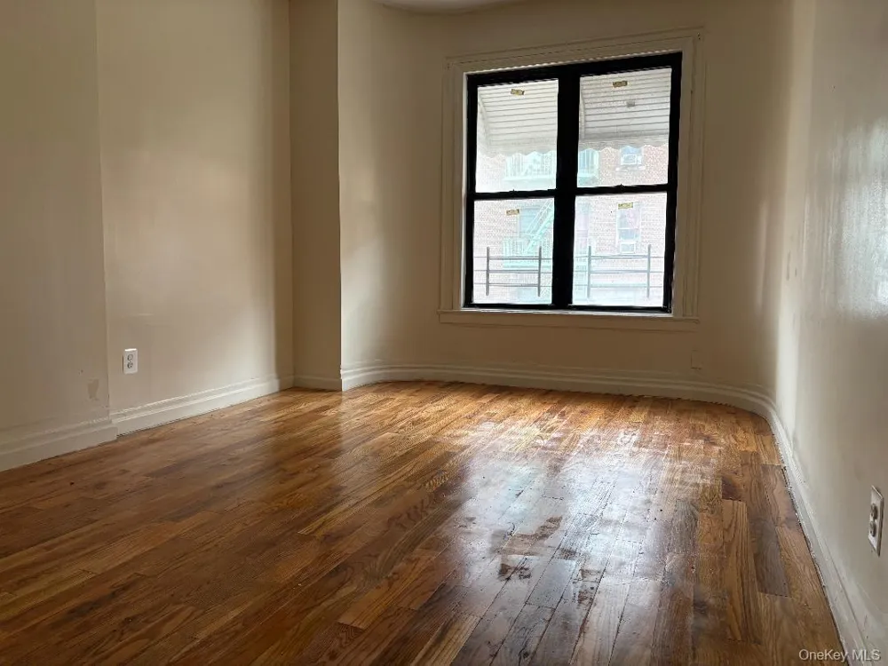 342 E 194th Street Bronx, NY 10458