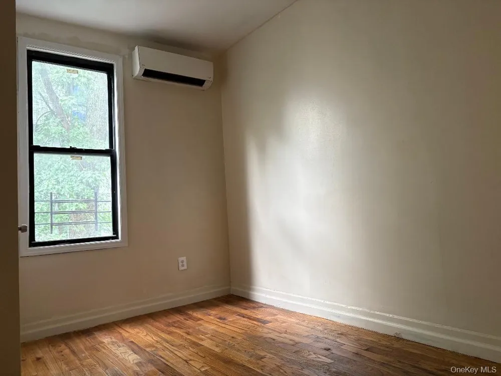 342 E 194th Street Bronx, NY 10458