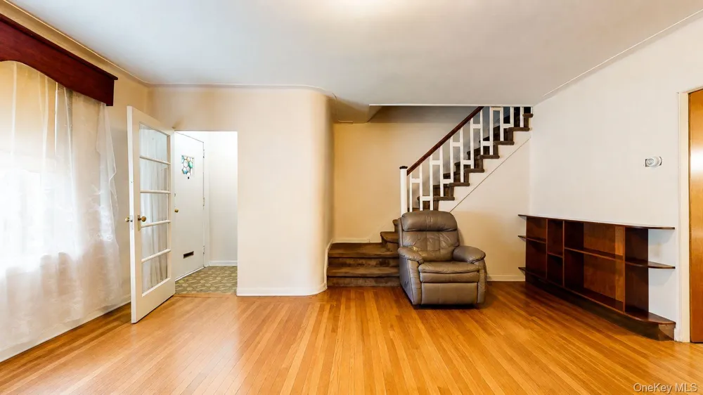 5260 79th Street Elmhurst, NY 11373