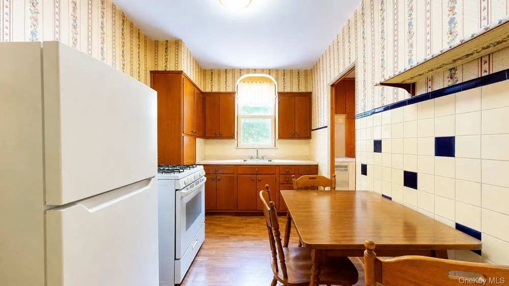 5260 79th Street Elmhurst, NY 11373
