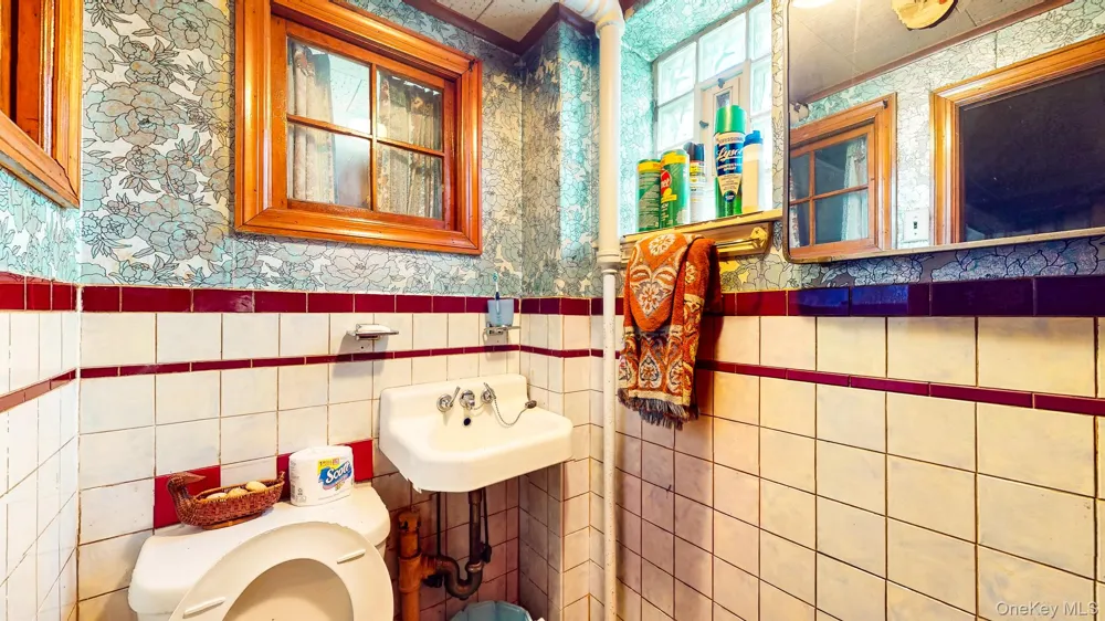 5260 79th Street Elmhurst, NY 11373