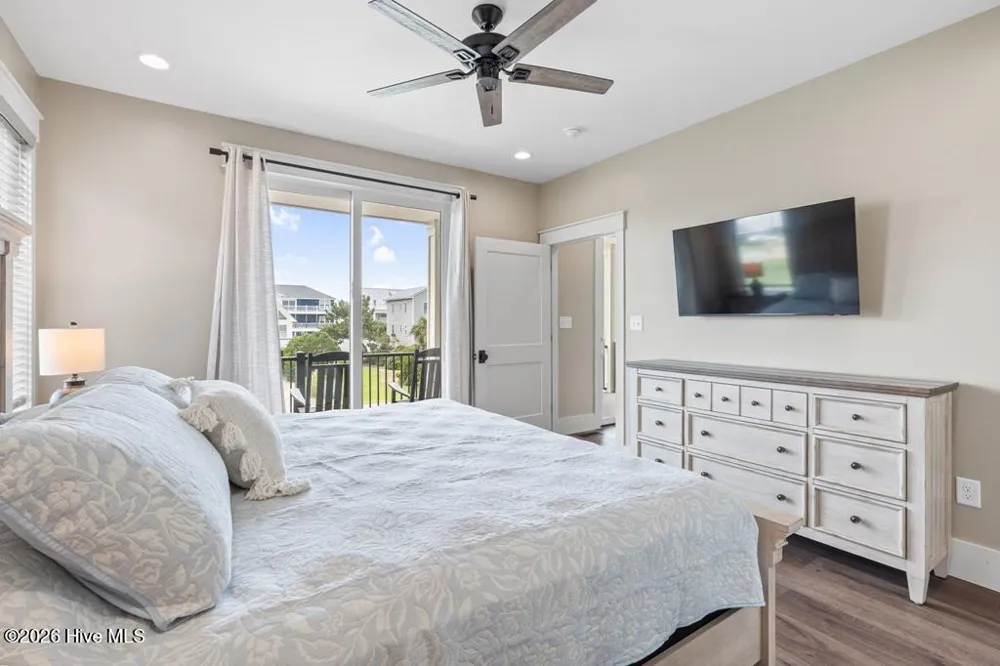 6620 Kings Lynn Drive Oak Island, NC 28465