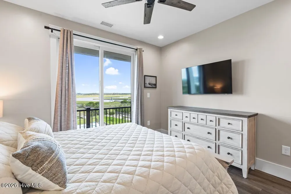 6620 Kings Lynn Drive Oak Island, NC 28465
