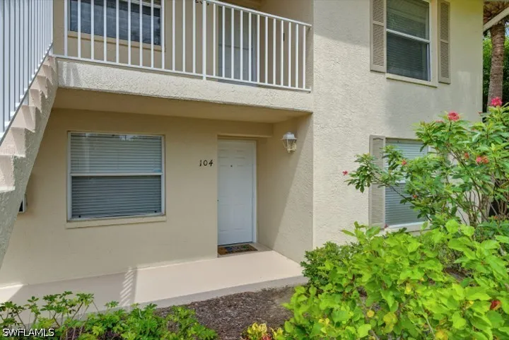 Robin Hood Circle #104 Naples, FL 34104