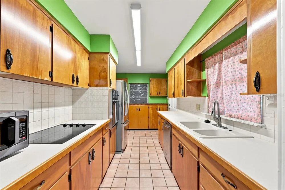 11515 RAVINE ROAD Tampa, FL 33612