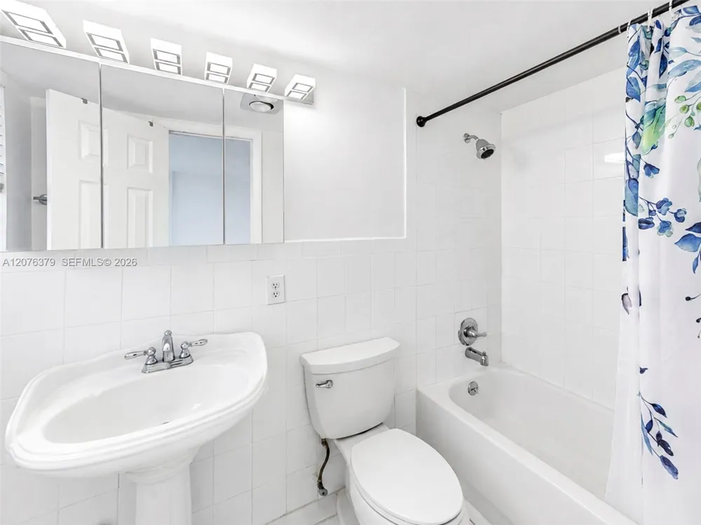 137 Golden Isles Dr #804 Hallandale Beach, FL 33009
