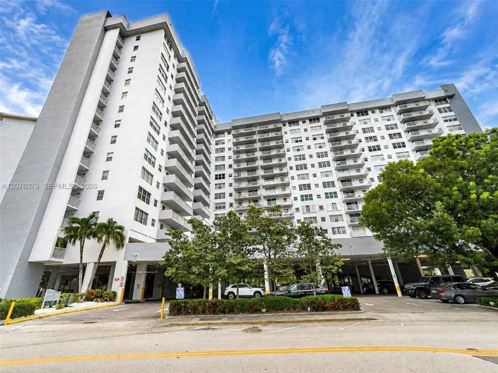 137 Golden Isles Dr #804 Hallandale Beach, FL 33009