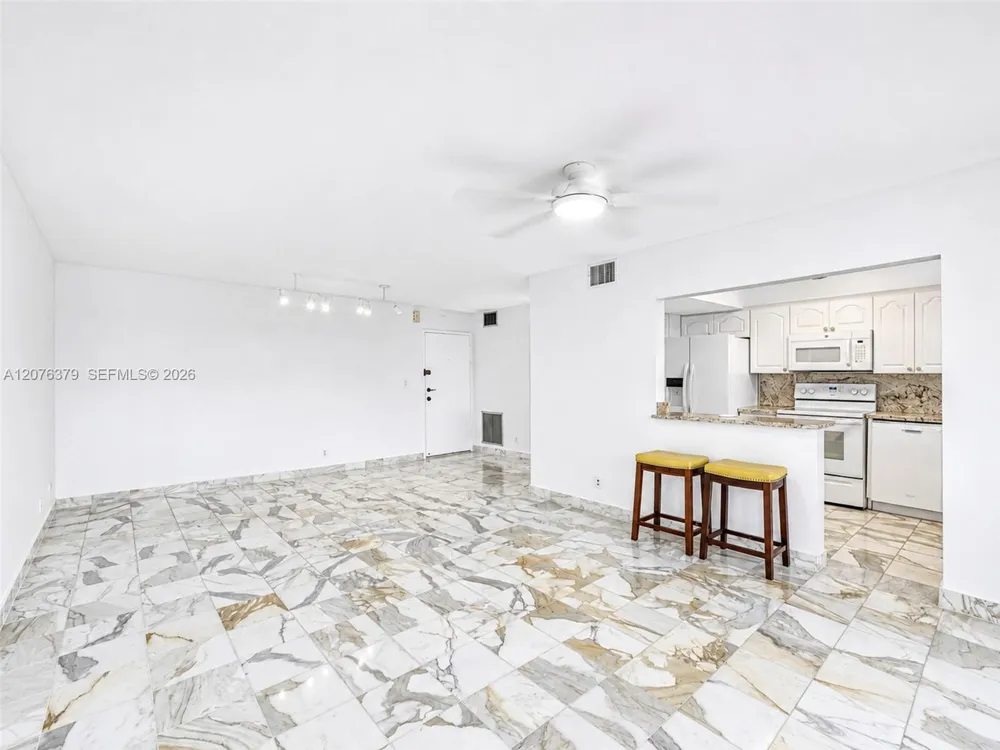 137 Golden Isles Dr #804 Hallandale Beach, FL 33009