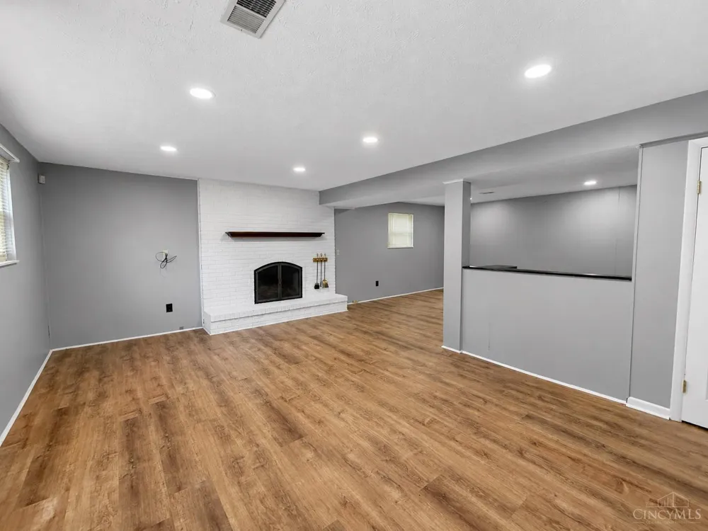 8354 Shadowpoint Court Montgomery, OH 45242