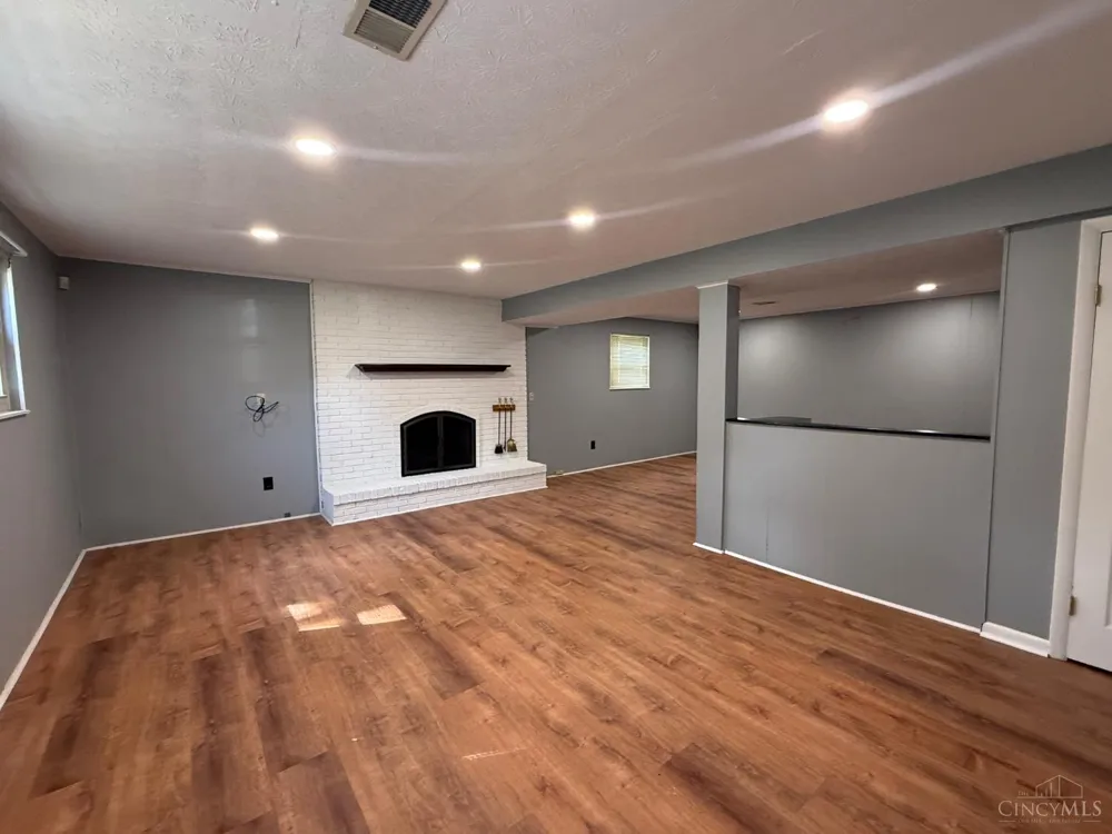 8354 Shadowpoint Court Montgomery, OH 45242