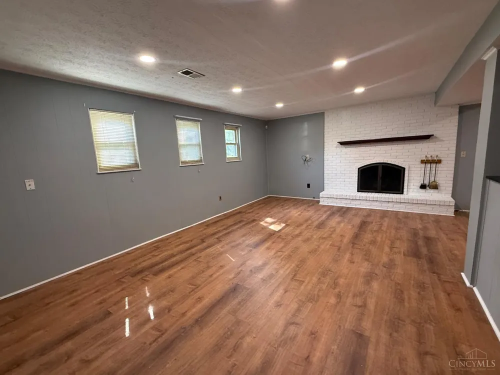 8354 Shadowpoint Court Montgomery, OH 45242
