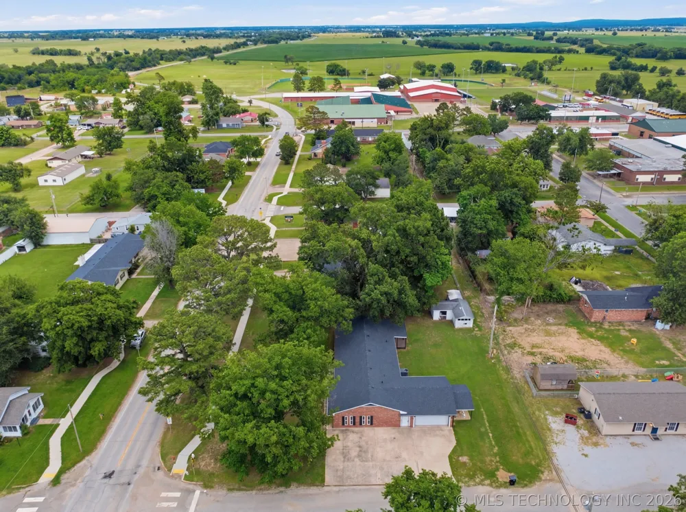 219 E Ozark Street Morris, OK 74445