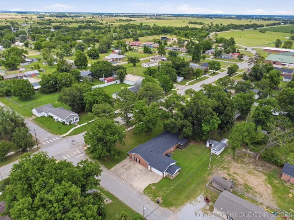 219 E Ozark Street Morris, OK 74445