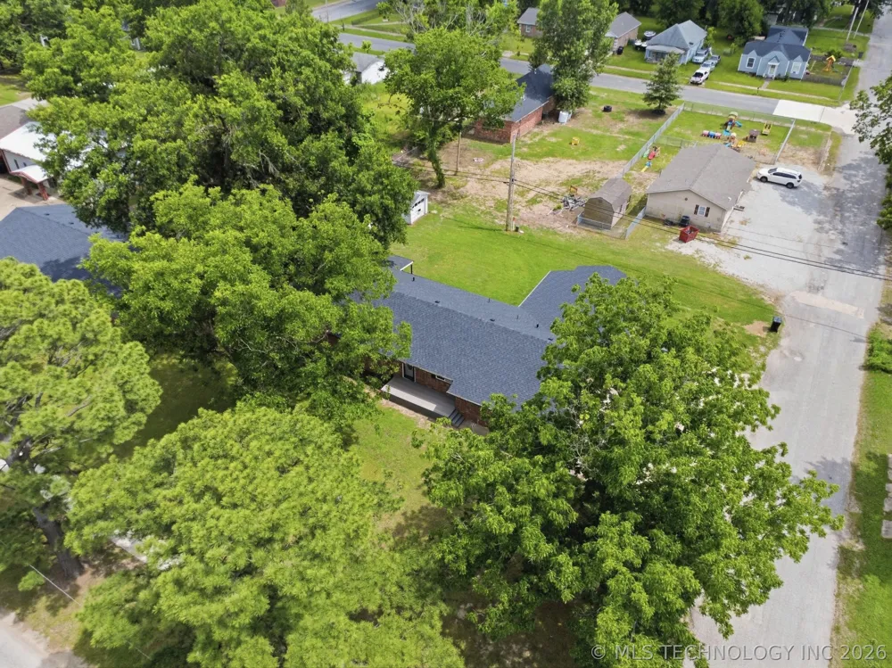 219 E Ozark Street Morris, OK 74445