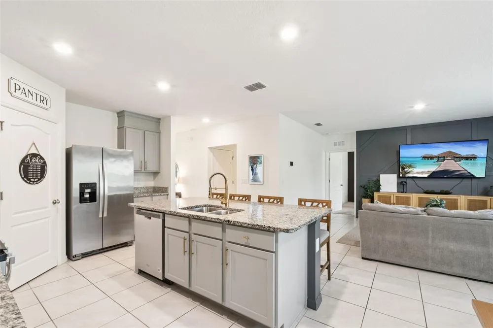 181 LAZIO CIRCLE Debary, FL 32713
