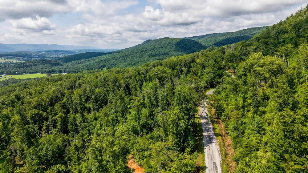 Lee Station Mountain Road 90 Pikeville, TN 37367