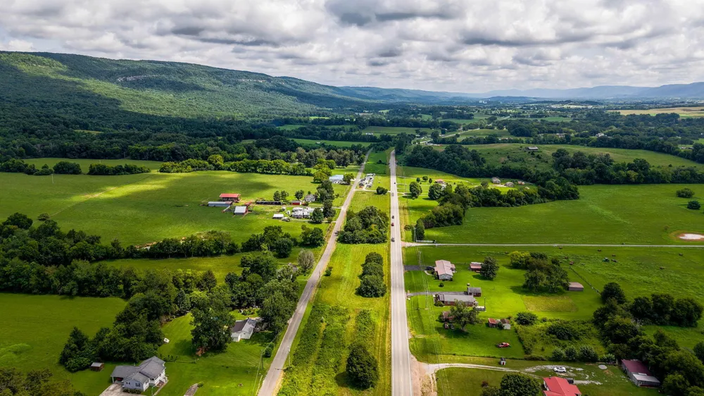 Lee Station Mountain Road 90 Pikeville, TN 37367