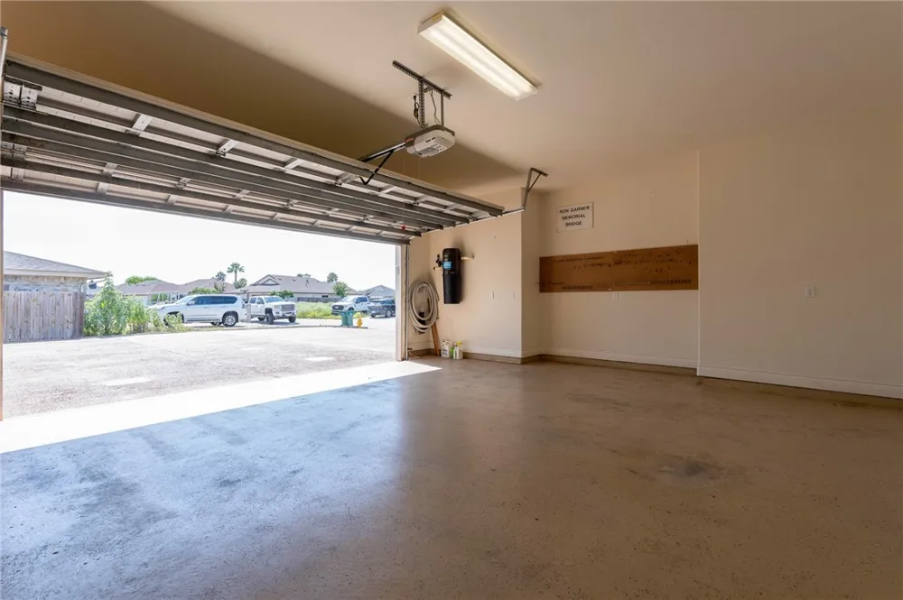 13918 Windjammer Drive Corpus Christi, TX 78418
