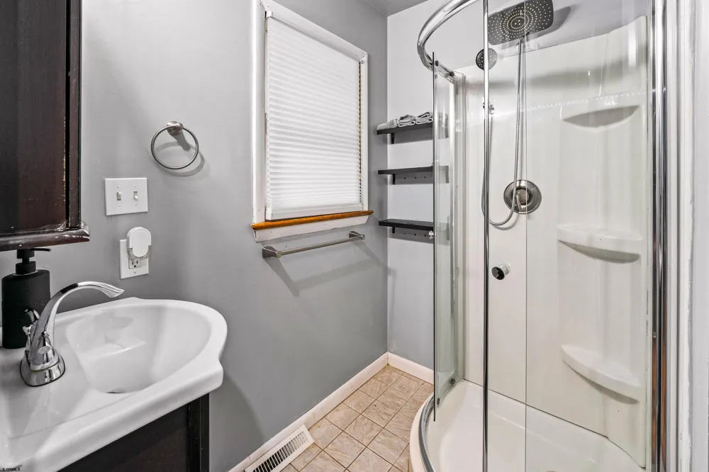 18 Pennsylvania Ave Dorothy, NJ 08317