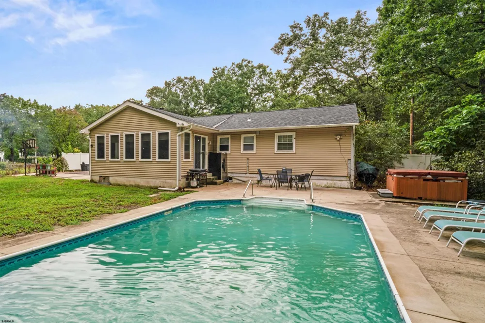 18 Pennsylvania Ave Dorothy, NJ 08317