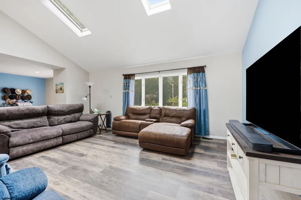 303 Knollwood Dr Egg Harbor Township, NJ 08234