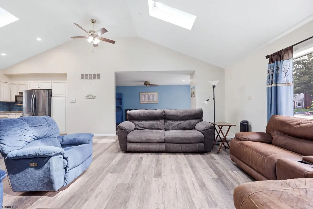 303 Knollwood Dr Egg Harbor Township, NJ 08234