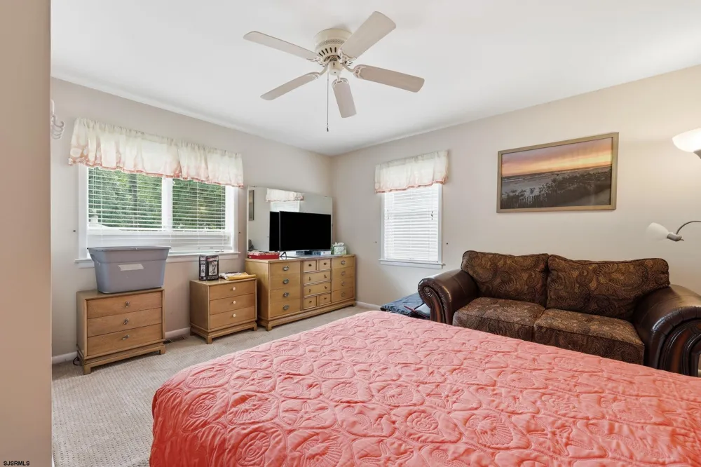 303 Knollwood Dr Egg Harbor Township, NJ 08234