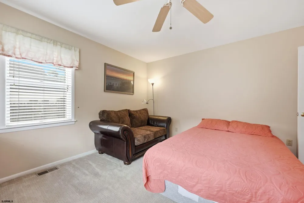 303 Knollwood Dr Egg Harbor Township, NJ 08234