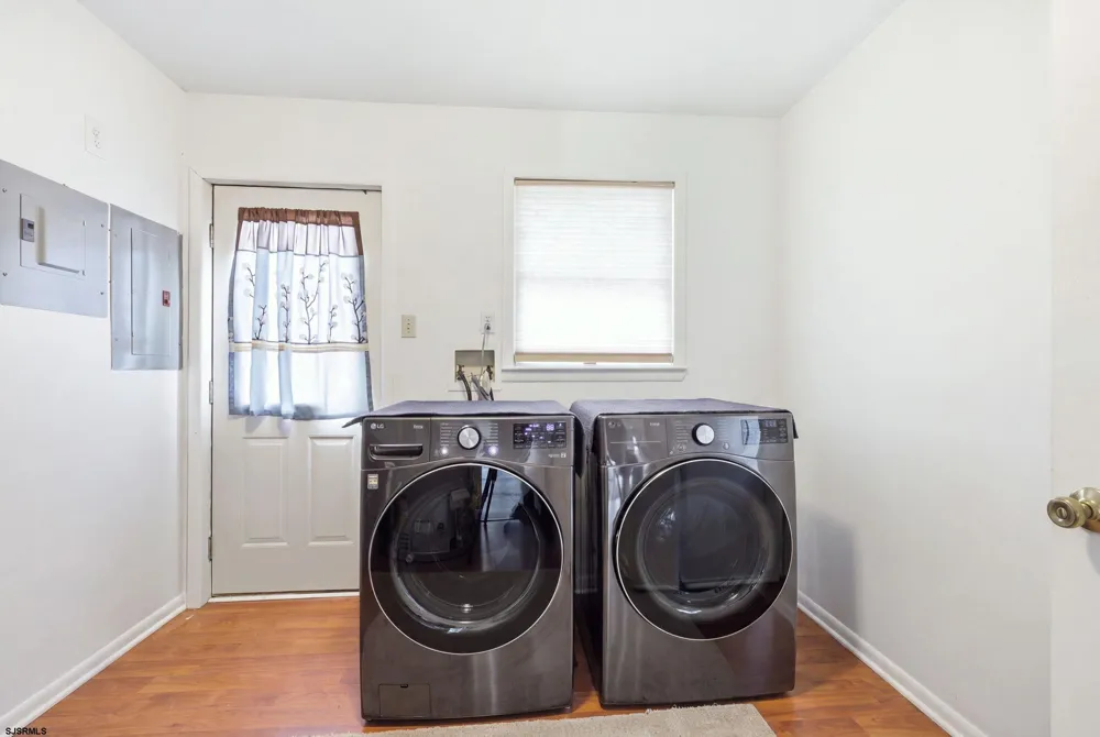 303 Knollwood Dr Egg Harbor Township, NJ 08234