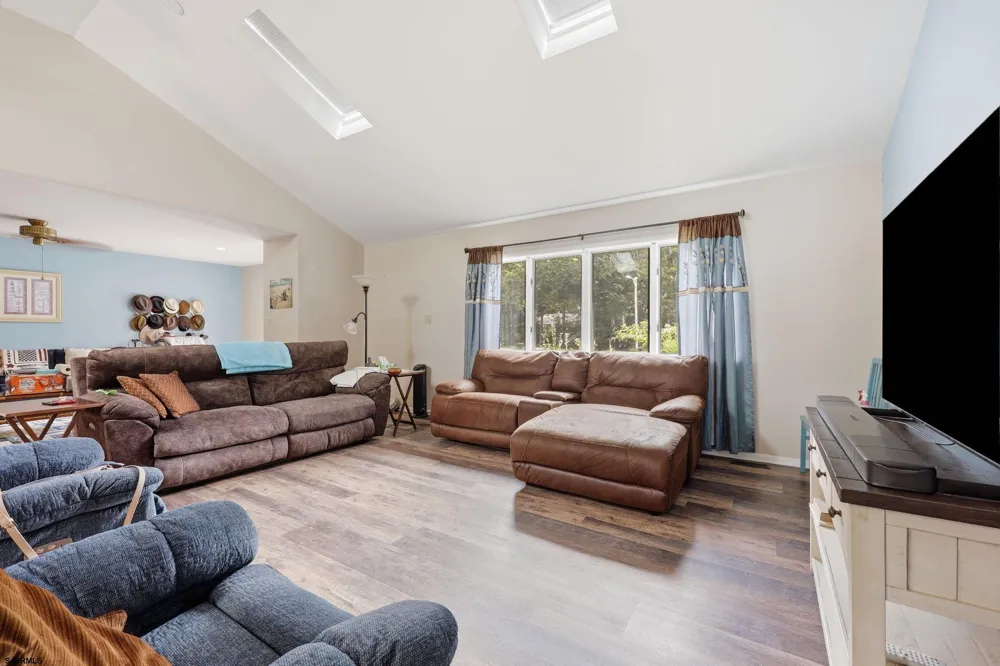 303 Knollwood Dr Egg Harbor Township, NJ 08234