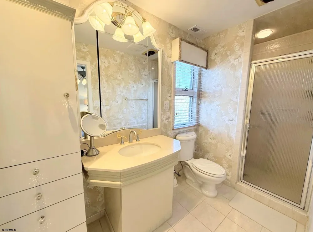 4 S Iroquois Ave Margate, NJ 08402