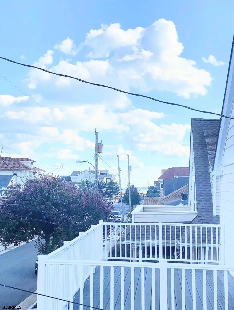 4 S Iroquois Ave Margate, NJ 08402