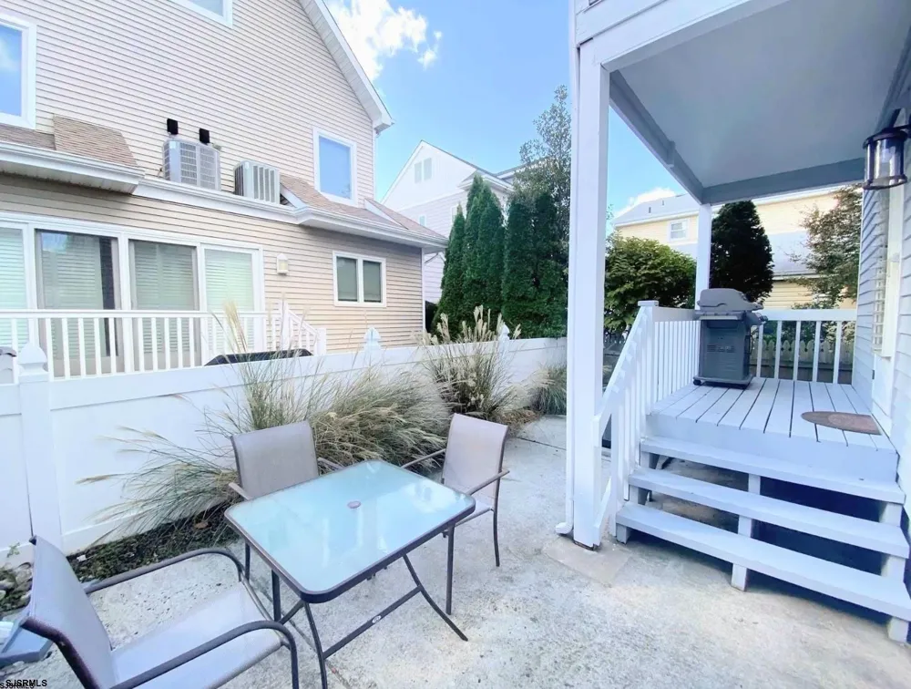 4 S Iroquois Ave Margate, NJ 08402