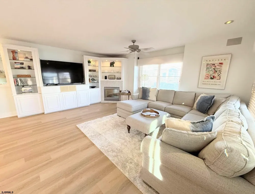 4 S Iroquois Ave Margate, NJ 08402