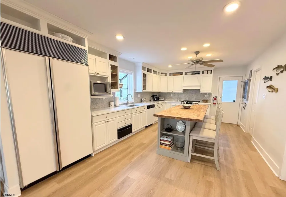 4 S Iroquois Ave Margate, NJ 08402