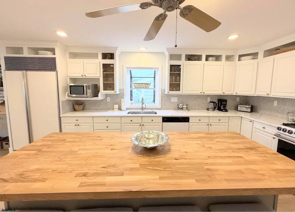 4 S Iroquois Ave Margate, NJ 08402