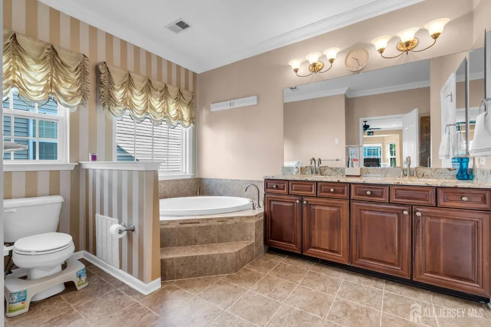 10 Nappa Court Monroe, NJ 08831