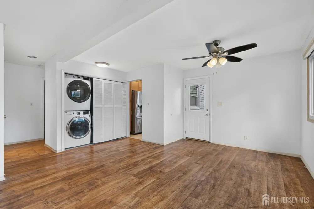 17 Joanna Place Colonia, NJ 07067