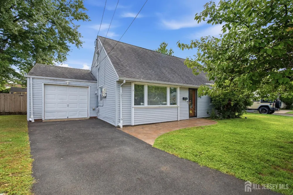 17 Joanna Place Colonia, NJ 07067