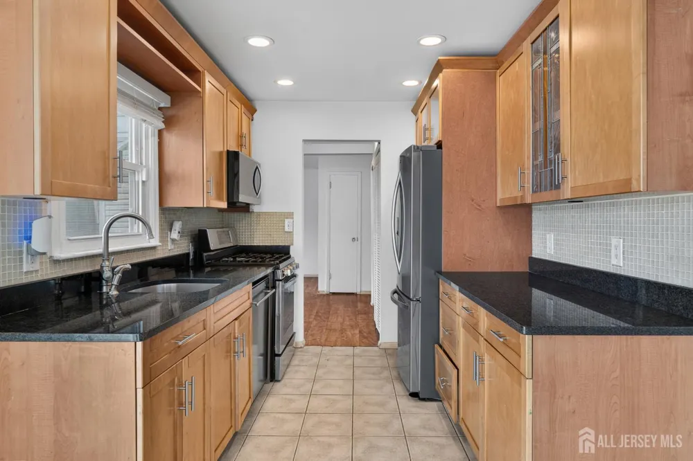17 Joanna Place Colonia, NJ 07067