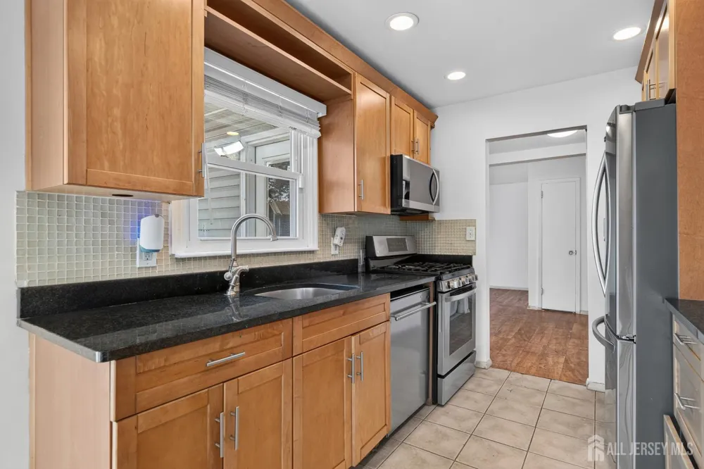 17 Joanna Place Colonia, NJ 07067