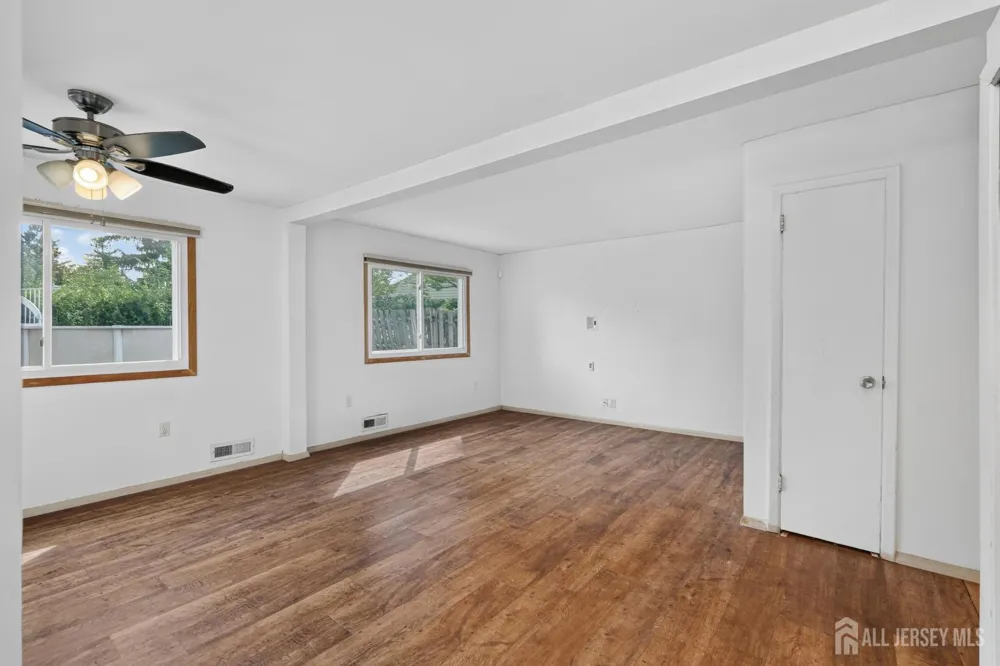 17 Joanna Place Colonia, NJ 07067