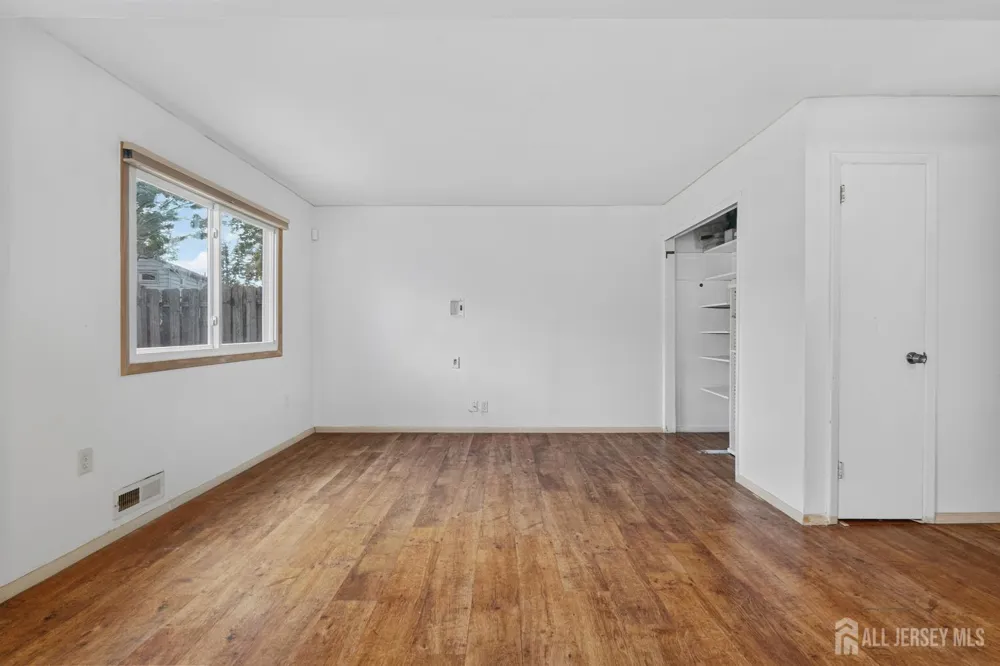 17 Joanna Place Colonia, NJ 07067