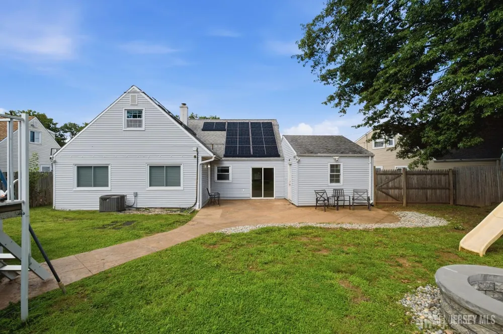 17 Joanna Place Colonia, NJ 07067